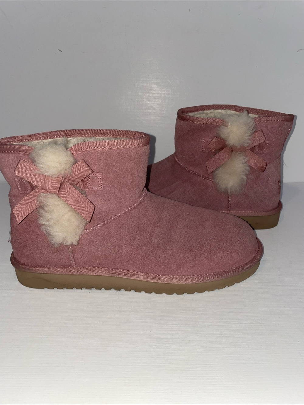 EUC Koolaburra Pink Suede Plush Lined Ankle Boots with Bow Detail Sz 9